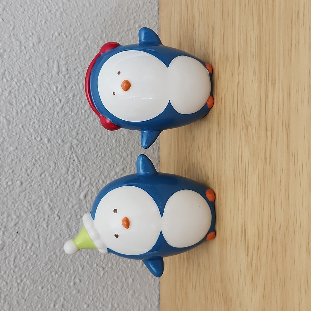 Penguin Salt and Pepper Shaker Holiday 08 Be Merry